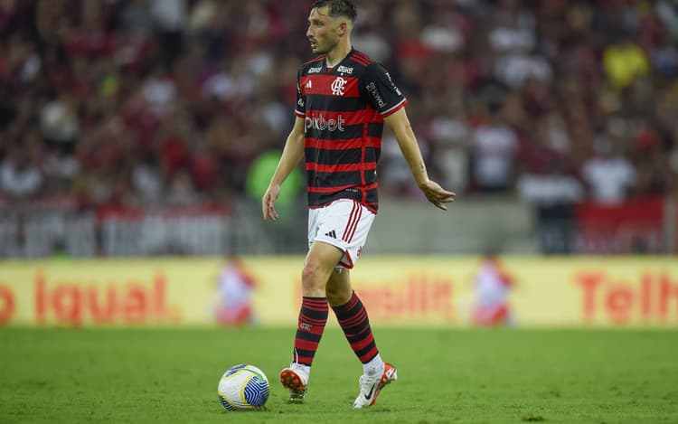 Viña e De la Cruz são reavaliados e não preocupam no Flamengo