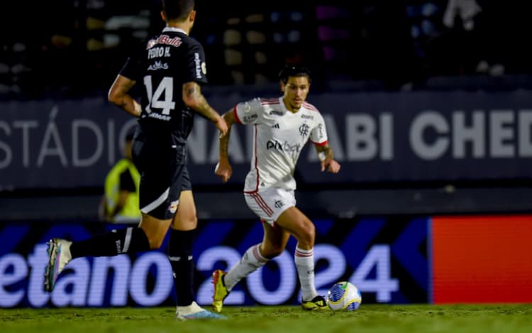 Ex-chefe de arbitragem da CBF vê Flamengo prejudicado contra o Bragantino