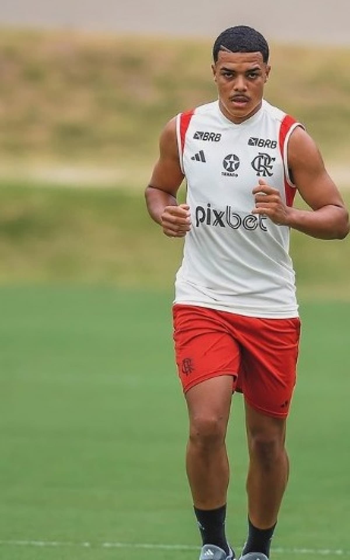 Flamengo renova contrato de volante até o fim de 2027