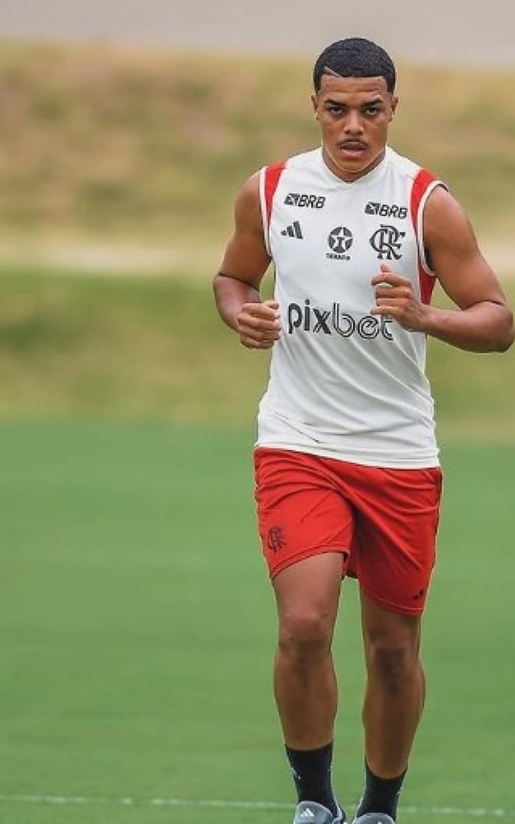 Flamengo renova contrato de volante até o fim de 2027