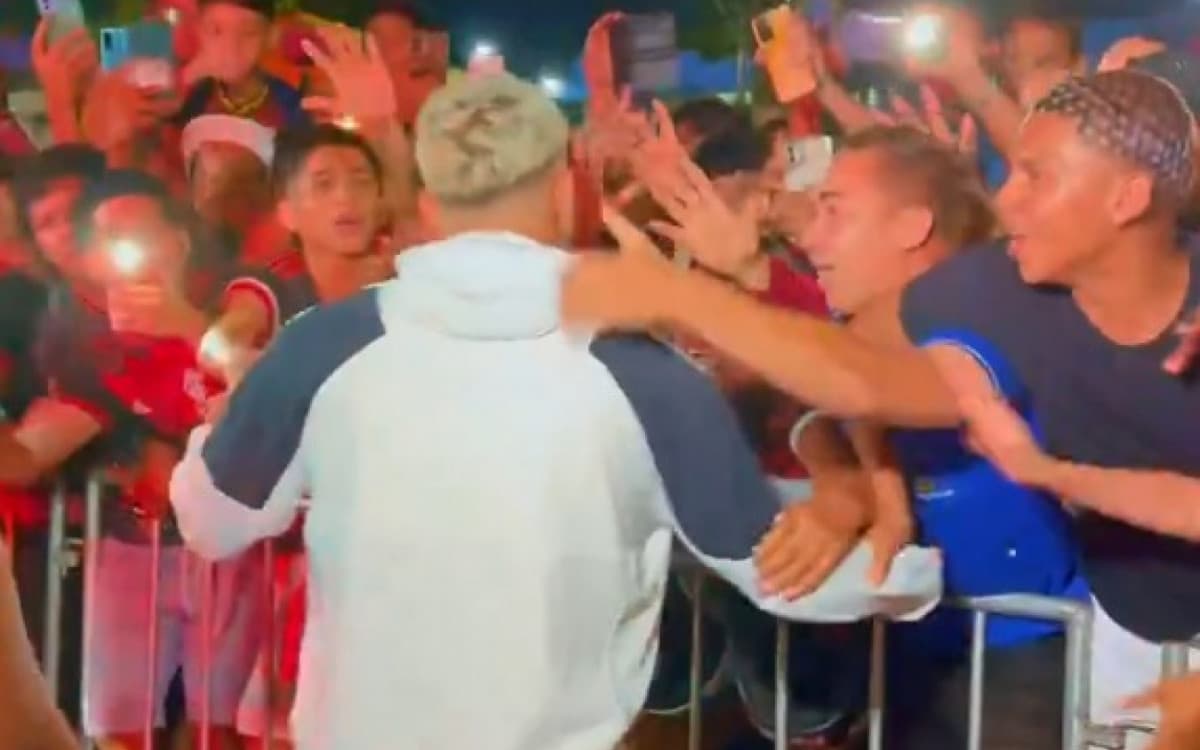 Recepção positiva da torcida do Flamengo em Manaus surpreendeu Gabigol