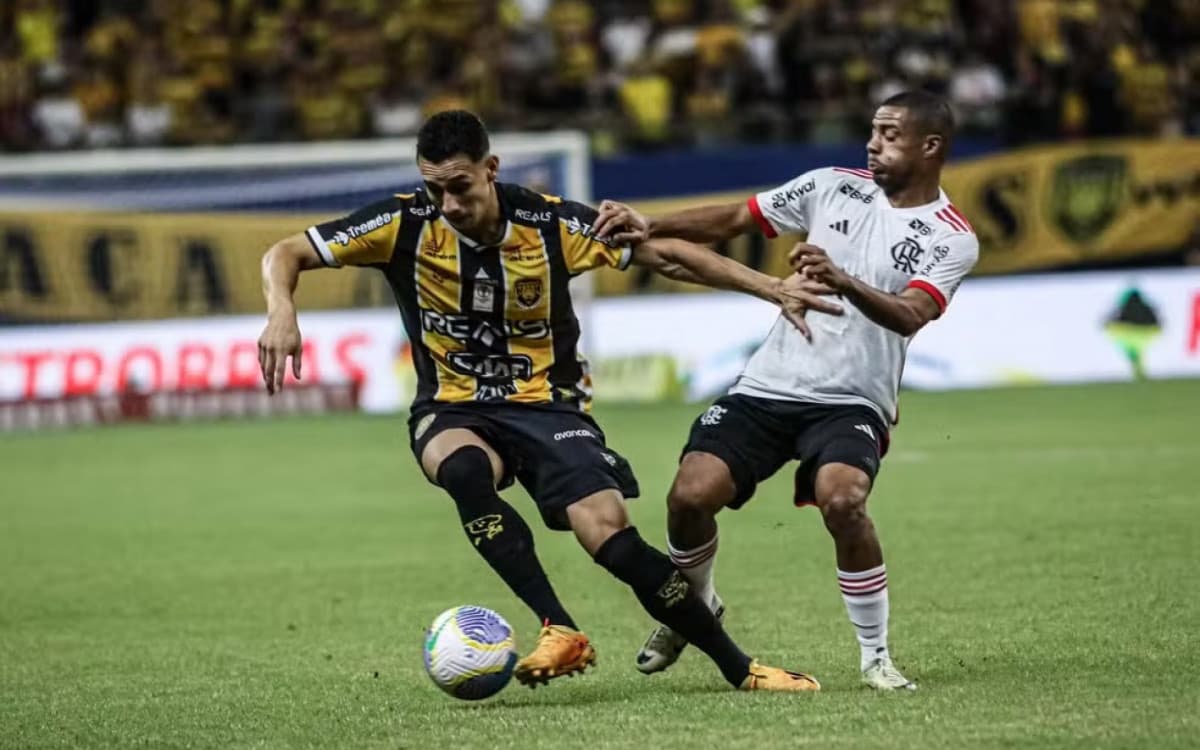 De la Cruz sofre trauma no joelho direito e preocupa o Flamengo