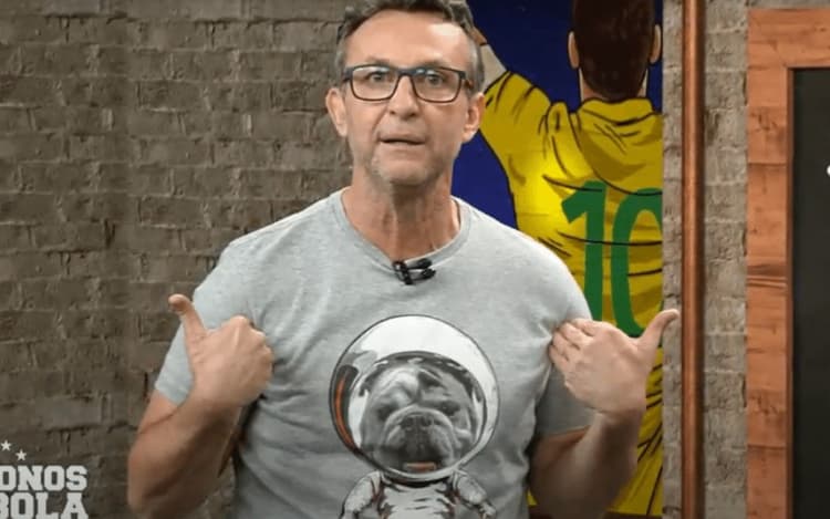 Neto detona foto de auxiliar do Corinthians com jogadores do Flamengo: 'Ficar com o inimigo?'