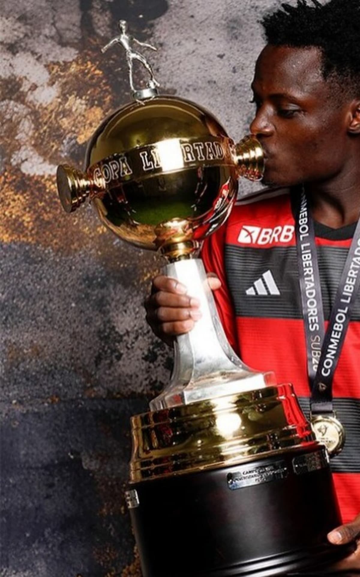 Flamengo não deve exercer a opção de compra de atacante nigeriano do sub-20