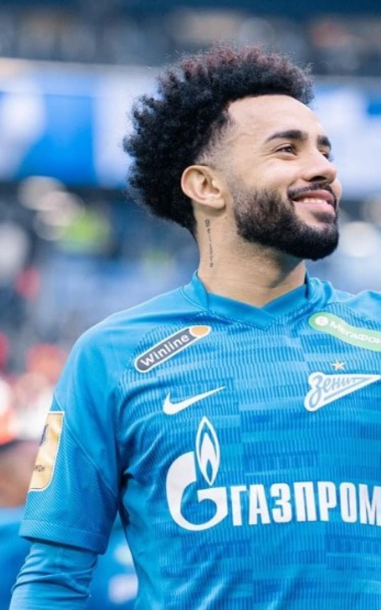 A caminho do Flamengo, Claudinho mantém contato com Tite