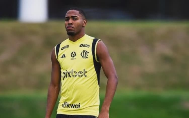Flamengo mantém Lorran protegido e avalia retorno nos próximos jogos