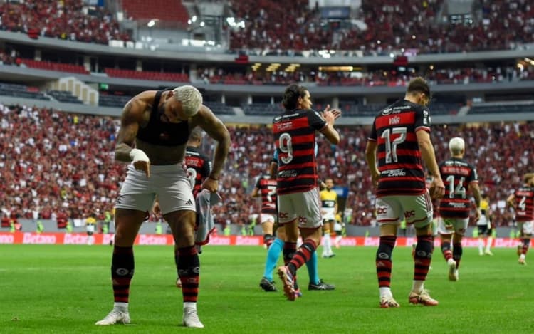 Pedro e Gabigol voltam a decidir juntos uma partida pelo Flamengo após dois anos