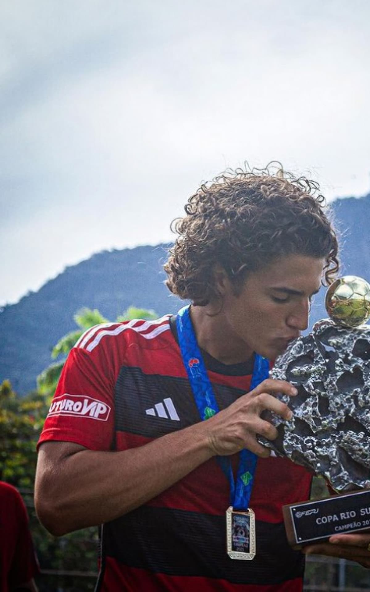 Flamengo vende joia da base para clube dos Emirados Árabes