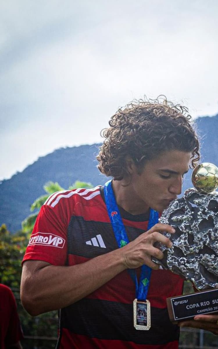 Flamengo vende joia da base para clube dos Emirados Árabes