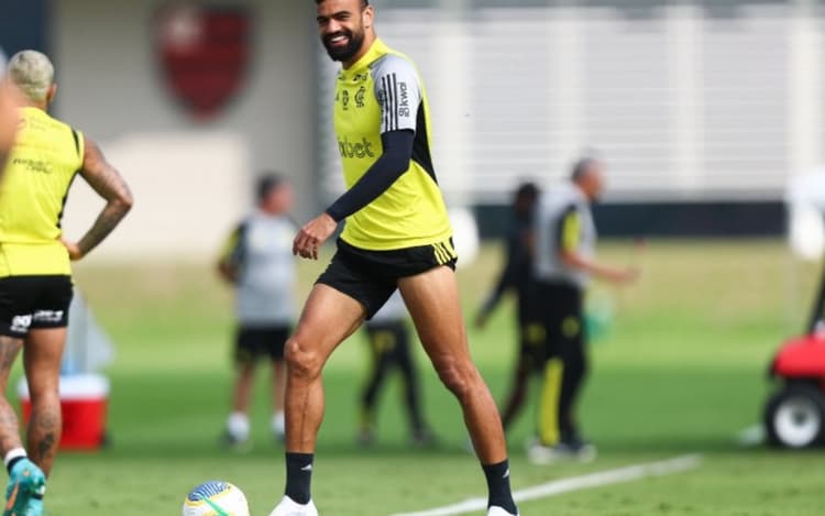 Após perder vaga no time titular, Fabrício Bruno ganha força com nova convocação