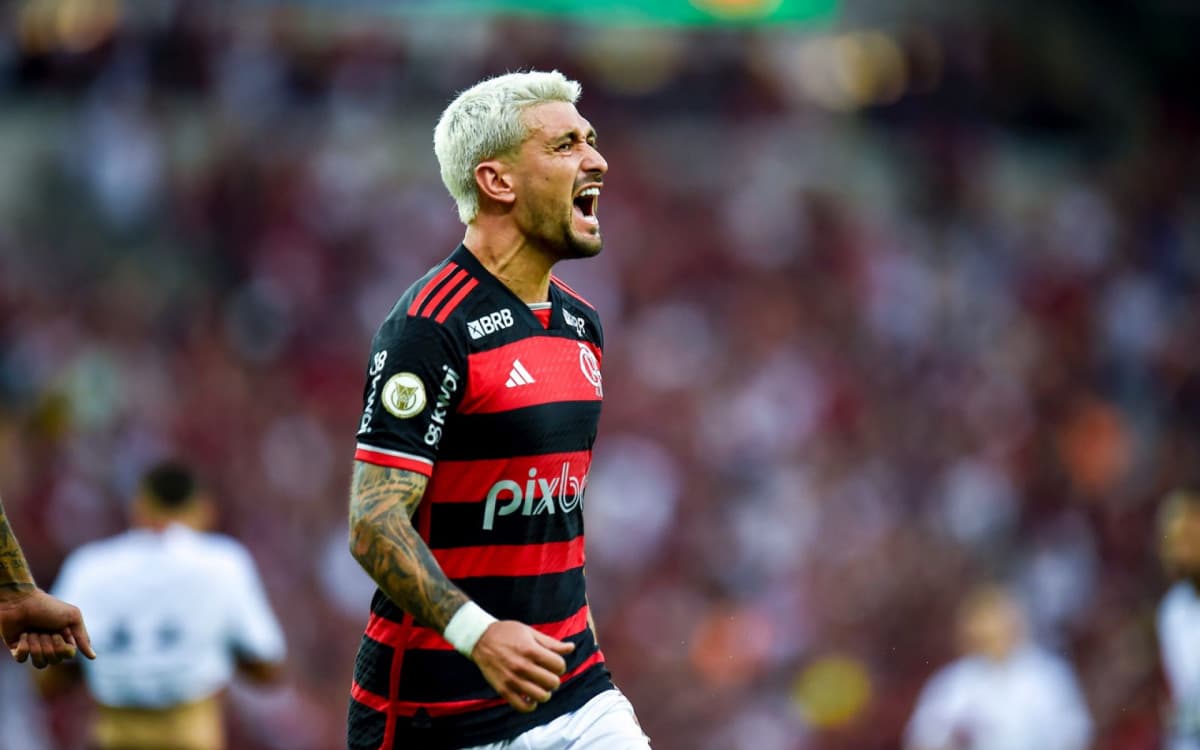 Arrascaeta, do Flamengo, se torna o segundo maior artilheiro estrangeiro do Brasileirão