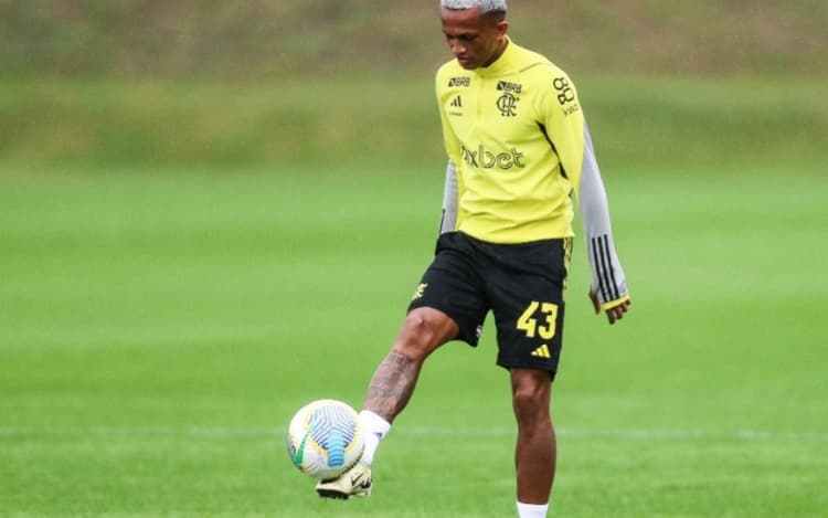 Substituído com dores contra o Bahia, Wesley não preocupa o Flamengo