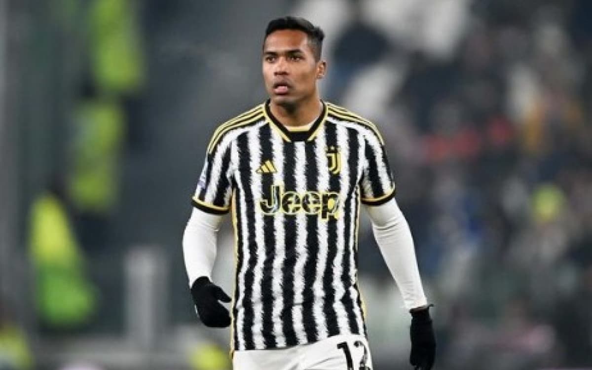 Flamengo encaminha acerto com Alex Sandro
