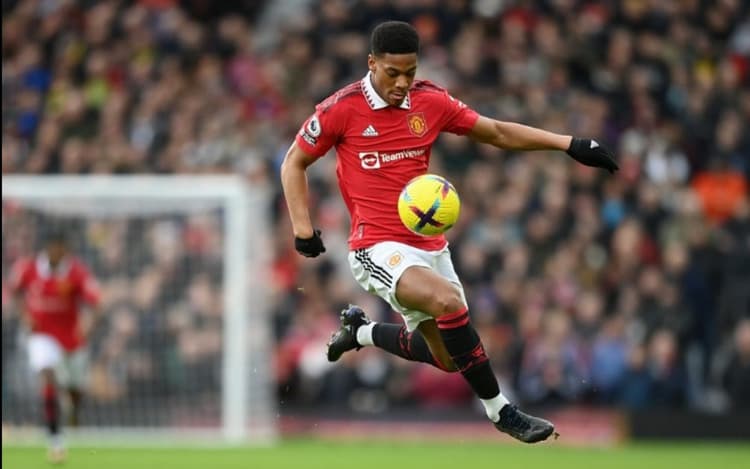 Alvo do Flamengo, Martial não disputa uma partida há oito meses