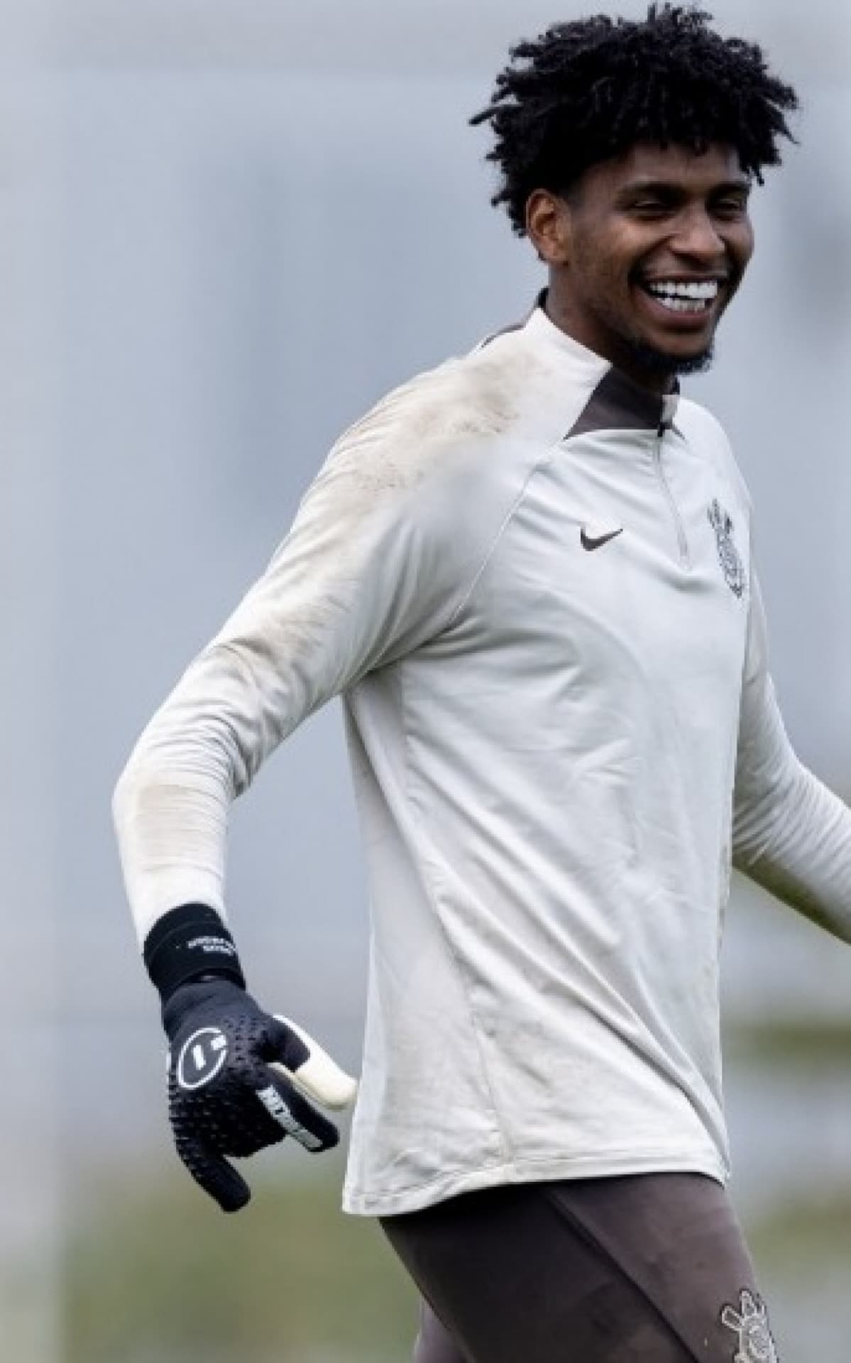 Flamengo não terá obrigação de negociar goleiro caso multa não seja paga pelo Corinthians