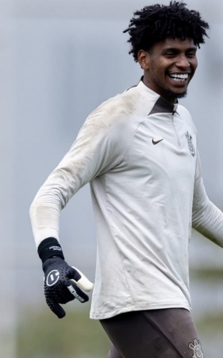 Flamengo não terá obrigação de negociar goleiro caso multa não seja paga pelo Corinthians