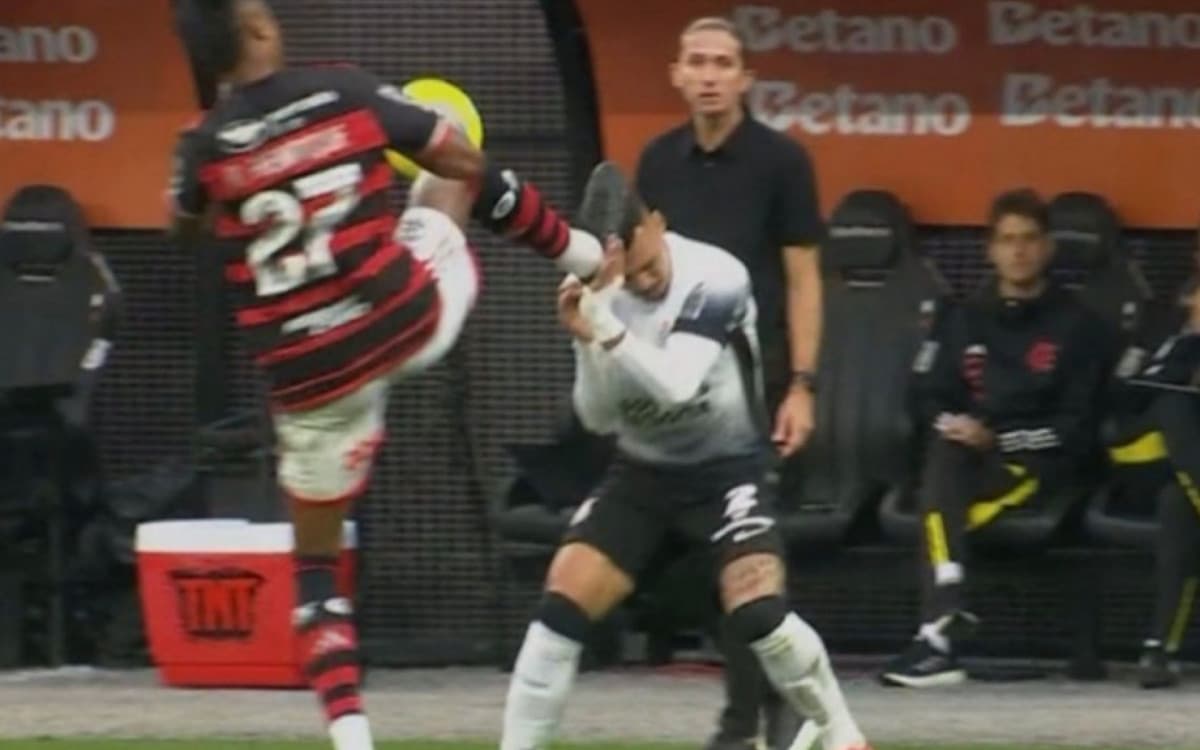 Bruno Henrique, do Flamengo, admite erro e pede desculpas a Matheuzinho