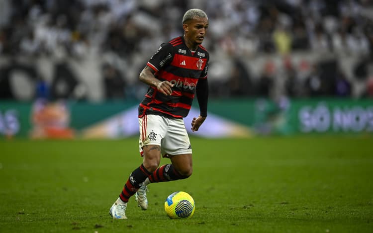 Wesley minimiza provocação a Matheuzinho após classificação do Flamengo: 'Zero treta'