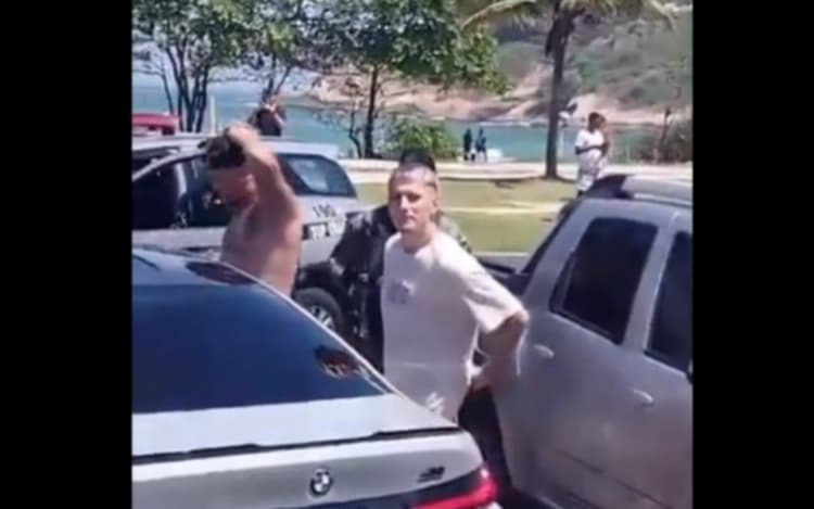 Flamengo se pronuncia sobre presença de Varela em confusão de torcedores do Peñarol no Recreio