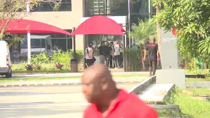 Gabigol chega ao Ninho para se reapresentar ao Flamengo depois de 36 dias afastado