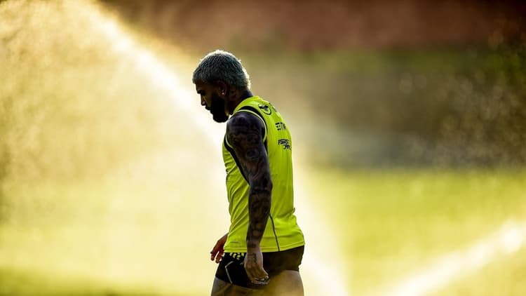 Escalação do Flamengo: Gabigol volta a ser relacionado após 45 dias; Viña e Lorran entram